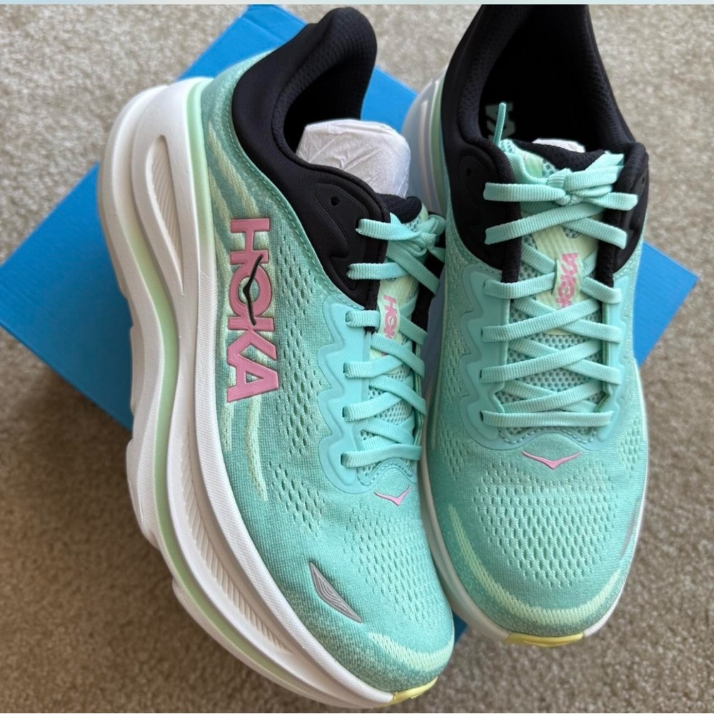BRAND NEW WITH BOX HOKA BONDI 9 WOMENS SIZE 11